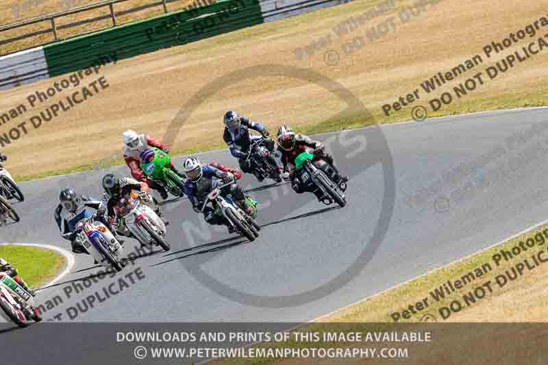 Vintage motorcycle club;eventdigitalimages;mallory park;mallory park trackday photographs;no limits trackdays;peter wileman photography;trackday digital images;trackday photos;vmcc festival 1000 bikes photographs